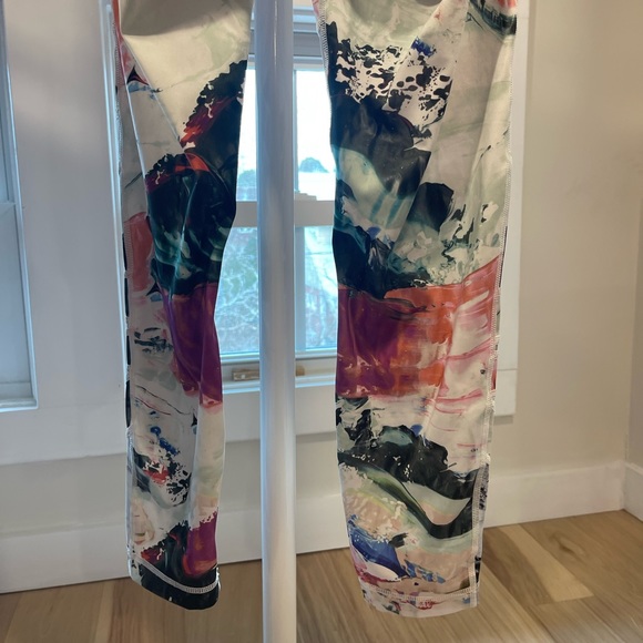 Lululemon Abstract Leggings, Size Small (missing tag) - Picture 3 of 7